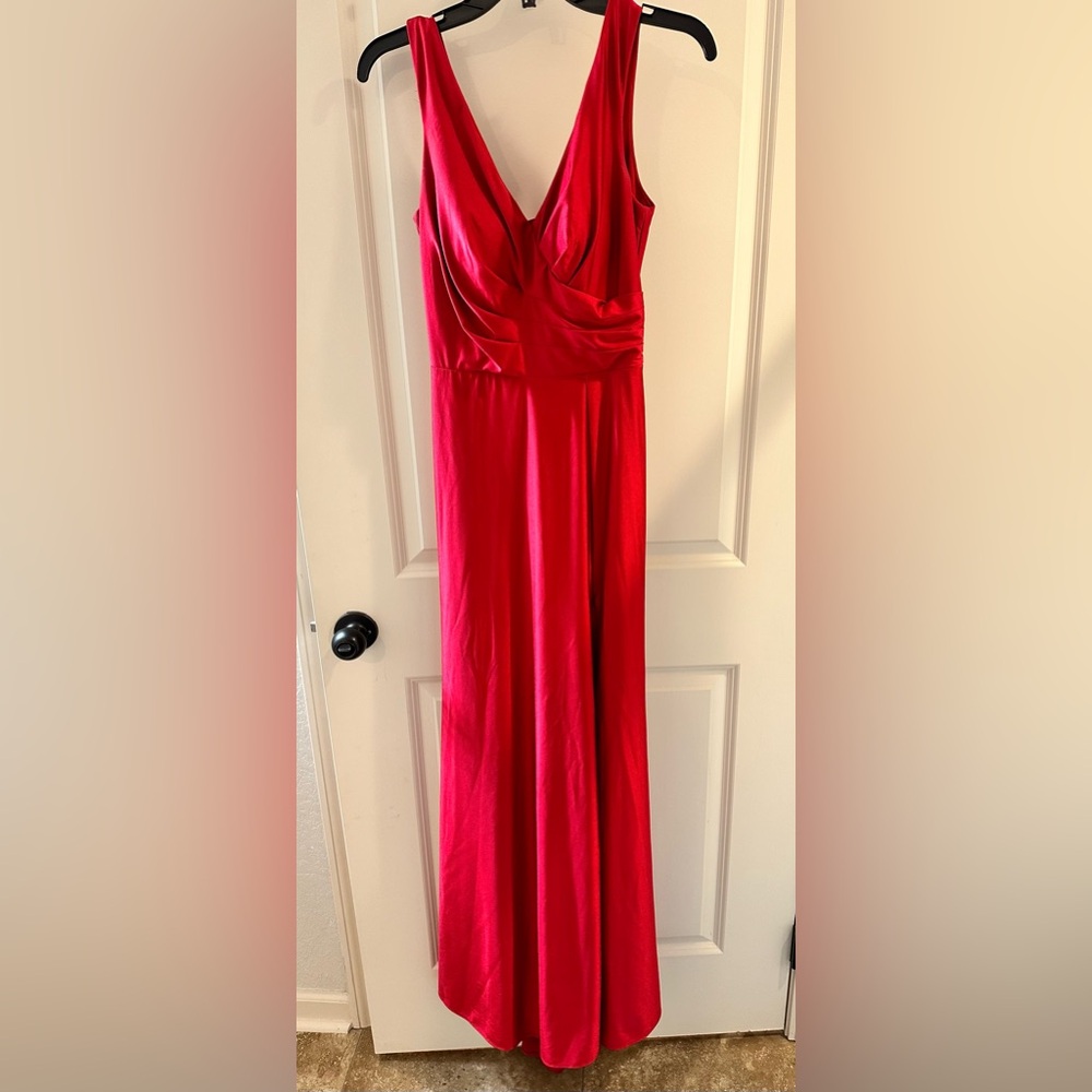 ❤️RED FORMAL DRESS❤️ size 6, worn once.